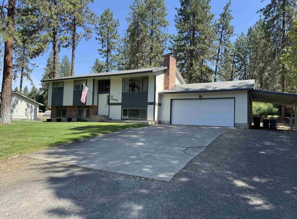 12908 W Shore Rd, Nine Mile Falls, WA 99026