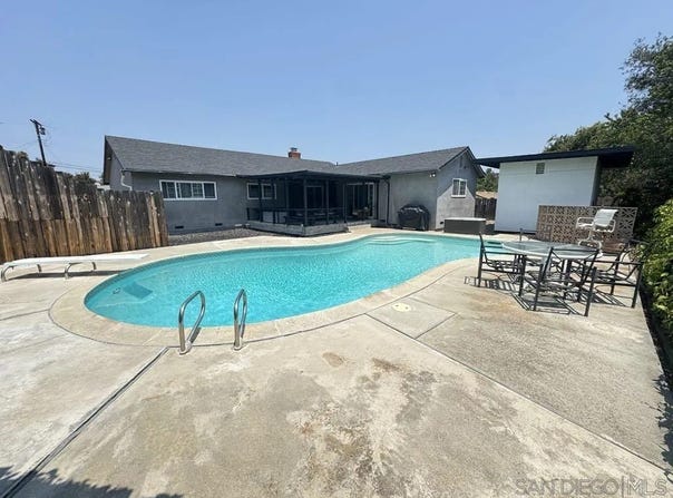 1438 Moon Rd, Vista, CA 92083