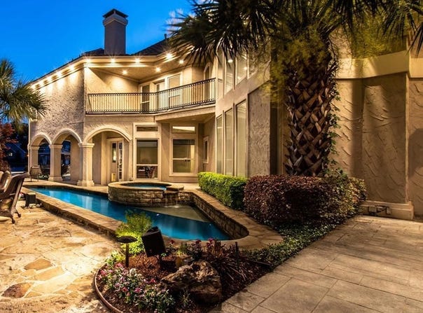 242 Saint Andrews Dr, Mabank, TX 75156