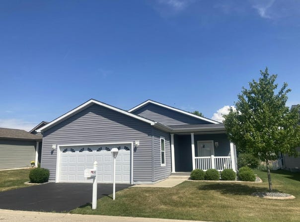 1542 Meadow View Lane, Grayslake, IL 60030
