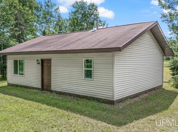 7889 County Line, Vulcan, MI 49892