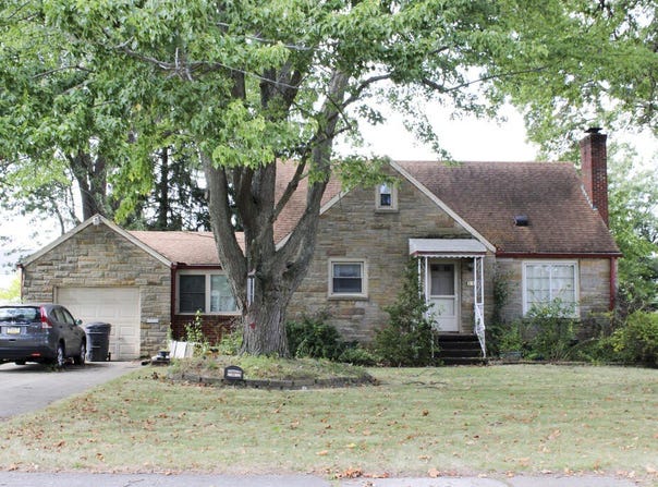 11 W Maxwell Dr, Shelby, OH 44875