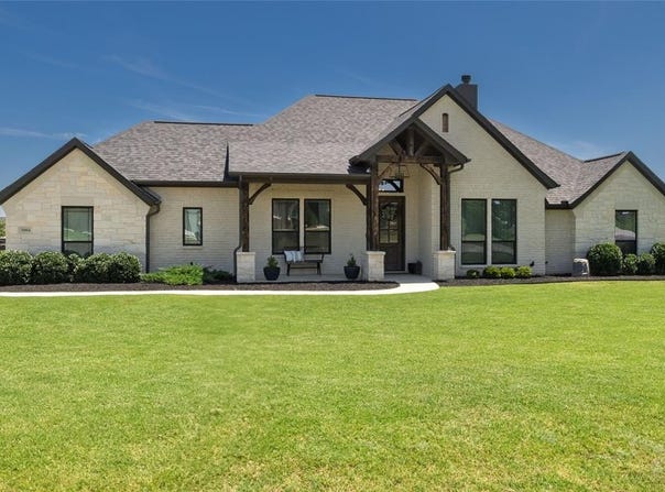 3004 Fossil Oaks Drive, Azle, TX 76020