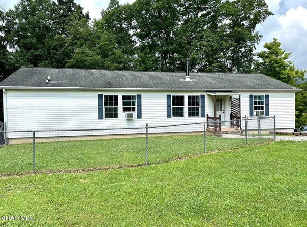 318 Walter Hollow Road, Claysburg, PA 16625