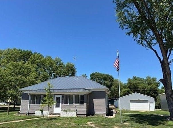 612 9th St., Springfield, SD 57062