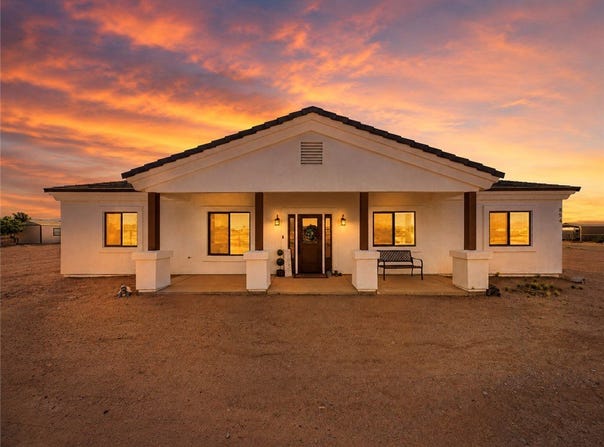 854 S Salt Place, Golden Valley, AZ 86413