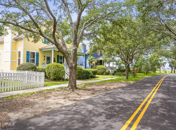 1009 9th Street, Port Royal, SC 29935