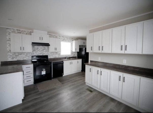 23 Sundale Trailer Court, Washington, IN 47501