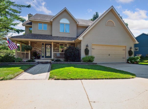 727 Tanbark Drive, Dimondale, MI 48821