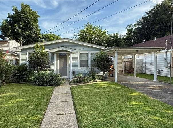 1038 HAWKINS Street, Gretna, LA 70053