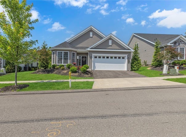 273 Jefferson Ln, Cranberry Twp, PA 16066