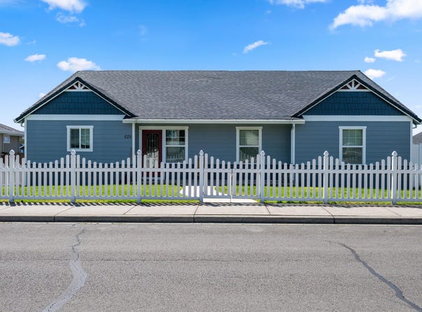 628 Barton Road, Eagle Point, OR 97524