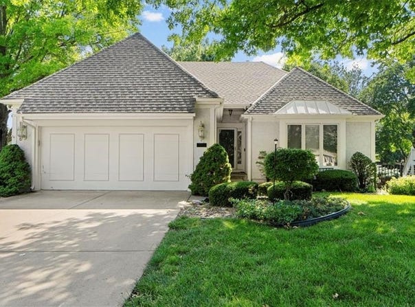 7955 W 118th Place, Overland Park, KS 66210