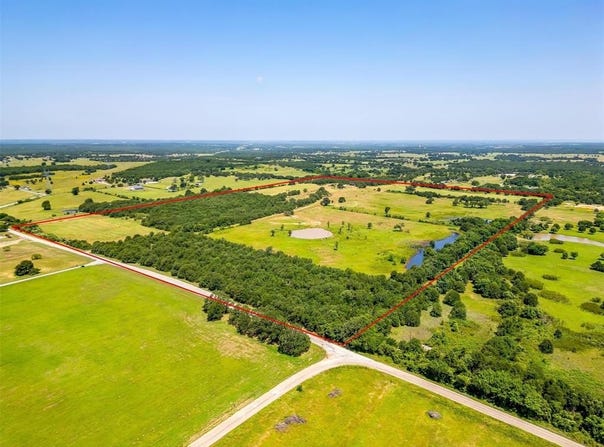 210 Trails End, Poolville, TX 76487