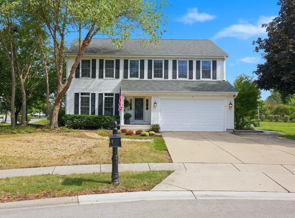1 Fernwood Court, Algonquin, IL 60102