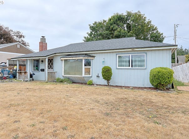 1652 HAYES ST, North Bend, OR 97459