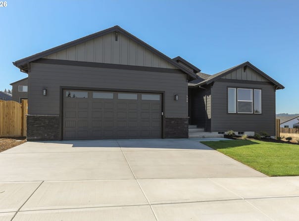 656 NE TRILLIUM Dr, Estacada, OR 97023
