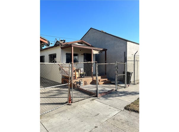 5746 Holmes Avenue, Los Angeles, CA 90058