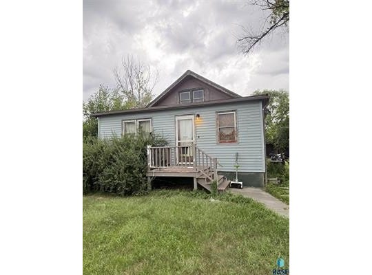 608 W 14th Ave, Mitchell, SD 57301