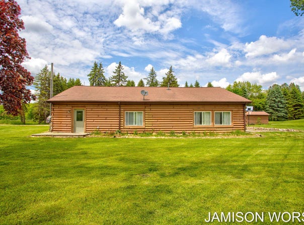 4403 4th Street, Caledonia, MI 49316