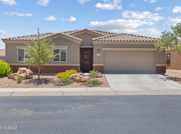 1061 W Valley Meadow Lane, Sahuarita, AZ 85629