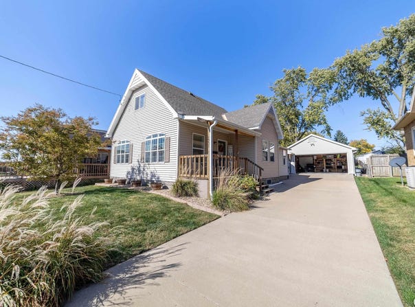 1231 LOCUST Street, Quincy, IL 62301