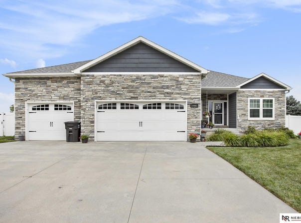 10461 N 149th Street, Waverly, NE 68462