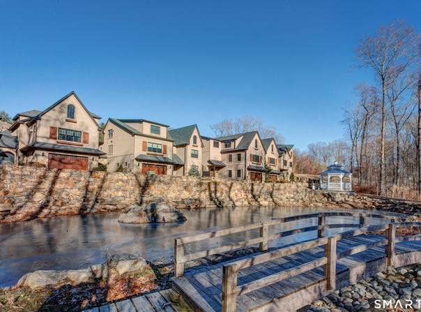 5 Woods Way, Guilford, CT 06437