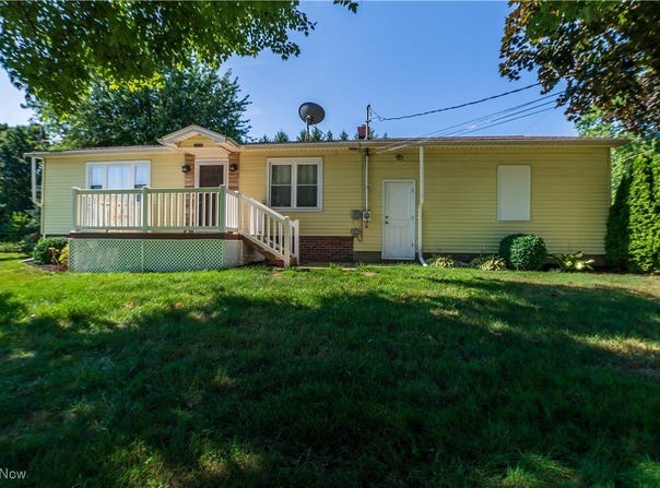 2870 Brouse Street NW, Uniontown, OH 44685
