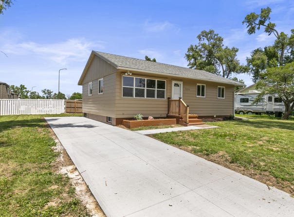 3334 AVE I, COUNCIL BLUFFS, IA 51501