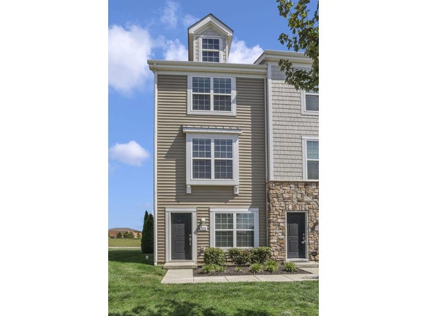 320 Autumn Ridge Circle, Pickerington, OH 43147