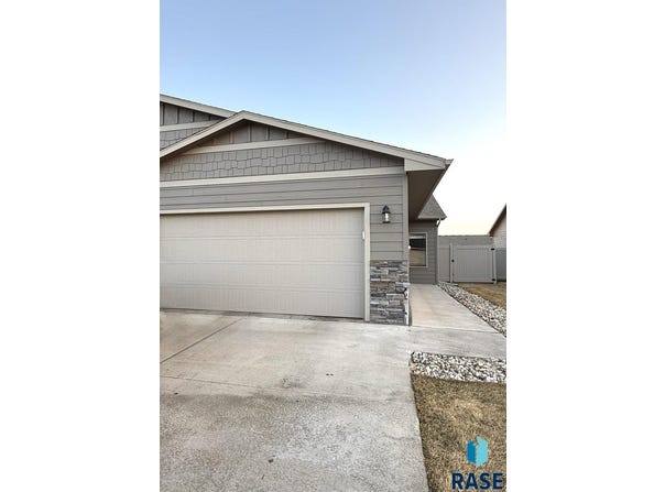 115 E Ivy Rd, Tea, SD 57064-2428