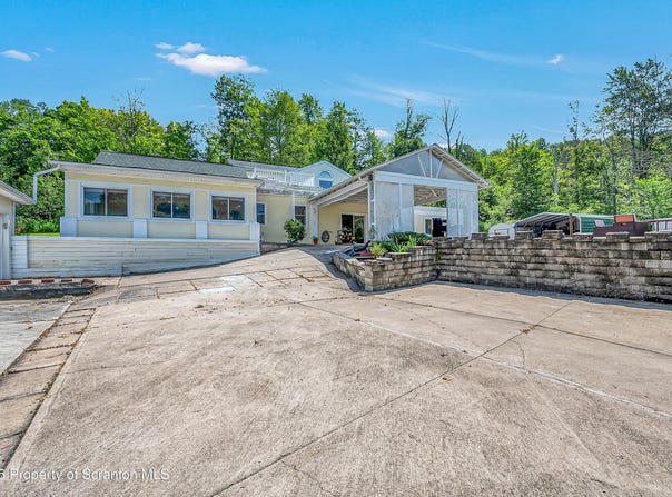831 Montdale Road, Scott Twp, PA 18447