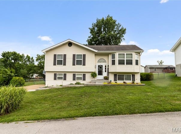1732 Lewis Lane, MO 63012