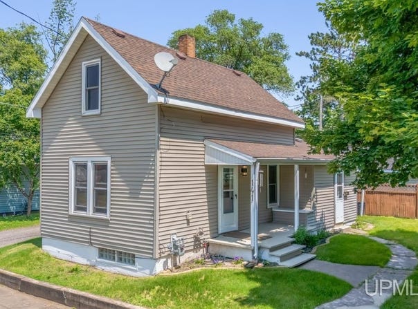 141 Pinehurst, Kingsford, MI 49802