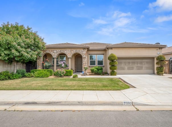 7993 Justin Avenue N, Fresno, CA 93720