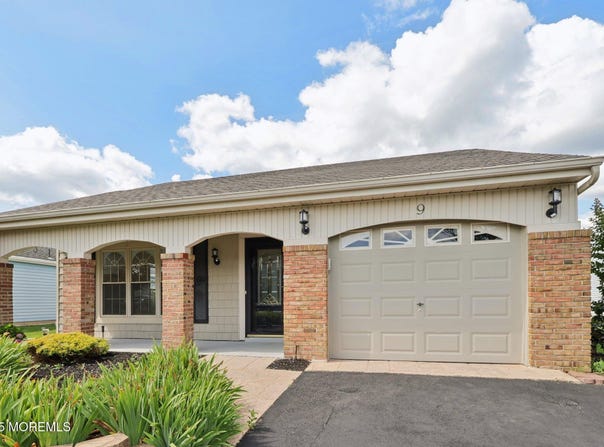 9 Weybridge Place, Manchester, NJ 08759