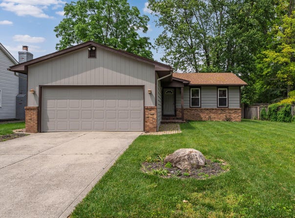 2220 Surreygate Drive, Columbus, OH 43235