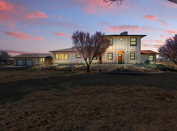 66 Manzano Drive, Los Lunas, NM 87031