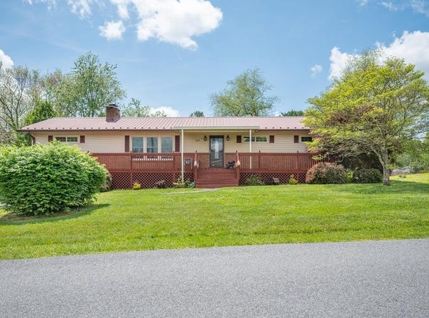504 Gordon Ave, Marion, VA 24354