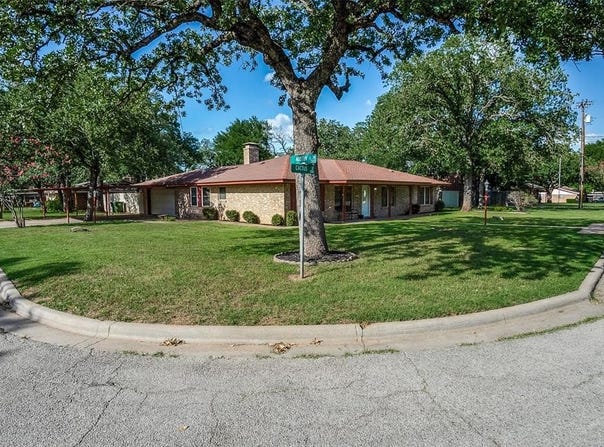 1102 Cactus Street, Mineral Wells, TX 76067