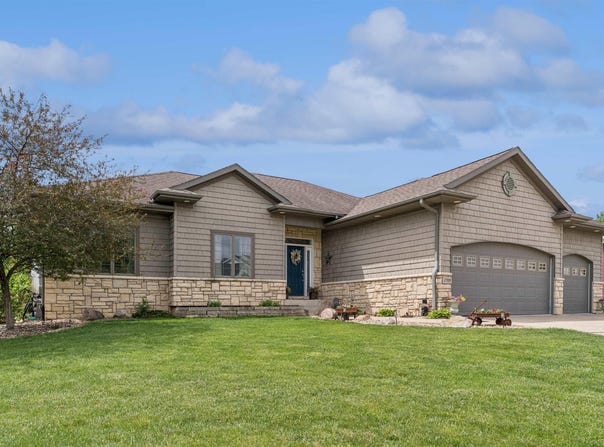 2709 Falcon Lane, Cedar Falls, IA 50613