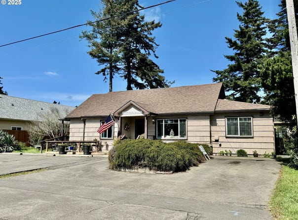 1495 8TH ST, Florence, OR 97439