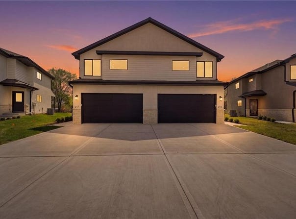 225 NW Orchard Court, Lee's Summit, MO 64063