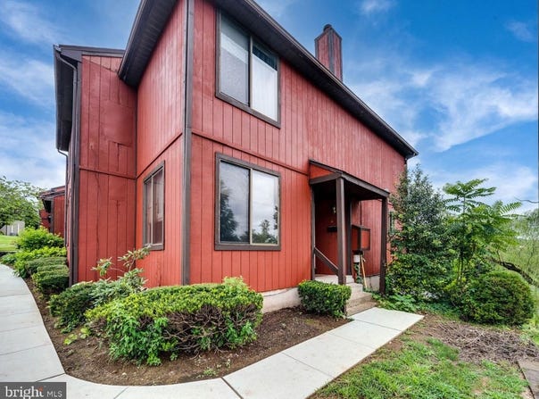 6 WILLOW WAY, READING, PA 19606