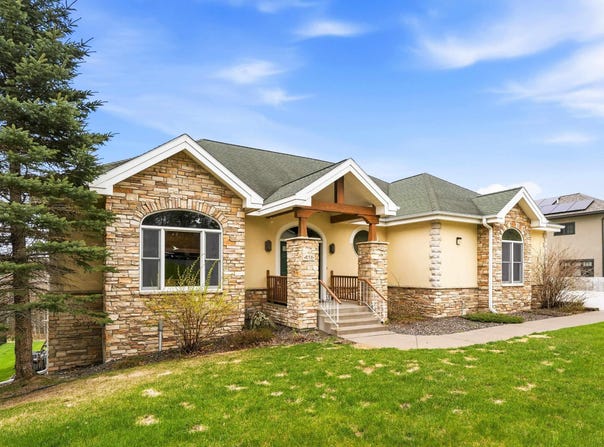 416 Hastings Dr, Duluth, MN 55803
