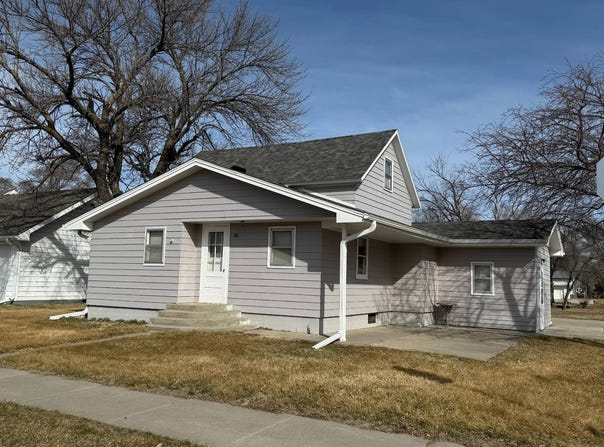 511 E Main St., Parkston, SD 57366