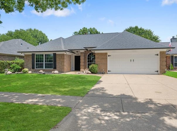 5503 Misty Crest Drive, Arlington, TX 76017