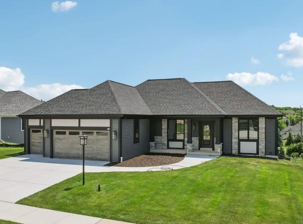 713 Panorama Dr, Waukesha, WI 53188
