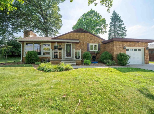1329 HILLTOP Drive, Pekin, IL 61554